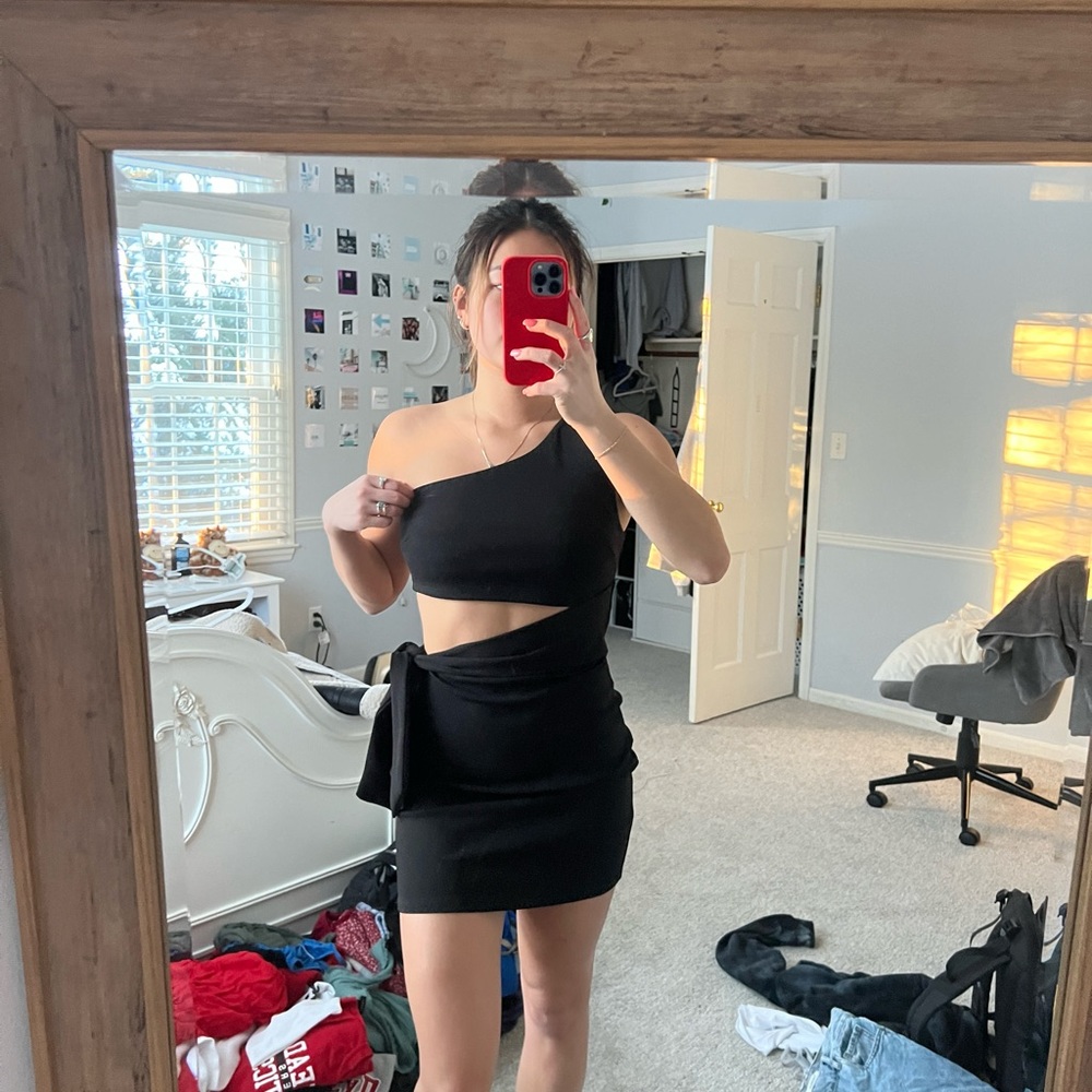 Black one strap side cut windsor dress. SO CUTE and comfy